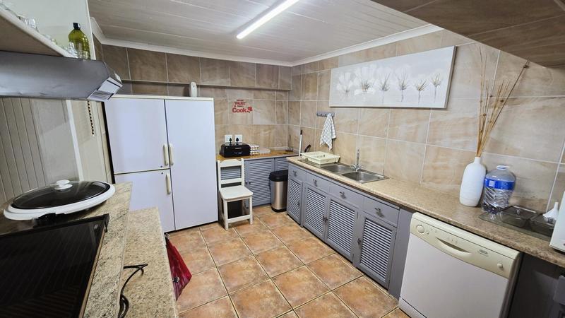 7 Bedroom Property for Sale in De Kelders Western Cape